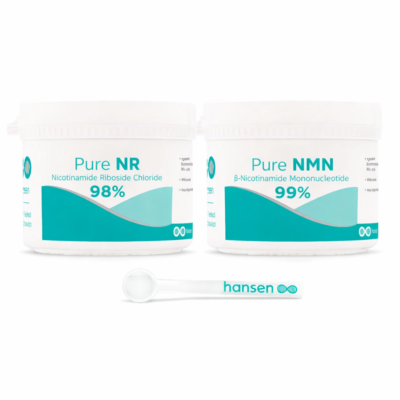 Afbeelding van Hansen Pure NR (nicotinamide riboside 98%) en Pure NMN (β-nicotinamide mononucleotide 99%) in poedervorm, inclusief maatschepje voor nauwkeurige dosering. Deze NAD+ precursors worden vaak gebruikt binnen longevity- en supplementroutines. Clean label, hoge zuiverheid en geschikt voor flexibele dagelijkse inname.
