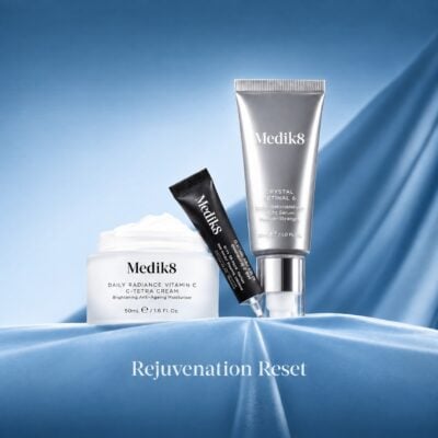 Alt-tekst: Medik8 Rejuvenation Reset met drie Medik8 skincare producten